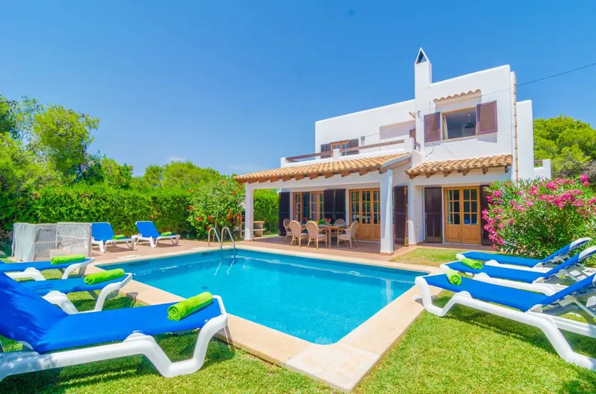 Family-friendly villa with garden, terrace & barbeque | Close to the beach | Pets allowed - Image 1