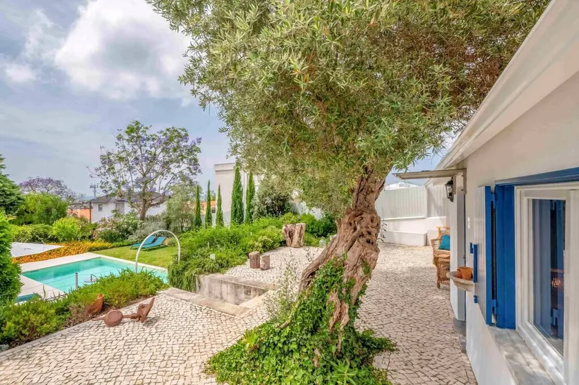 Ferienhaus mit Pool und Garten - Image 1