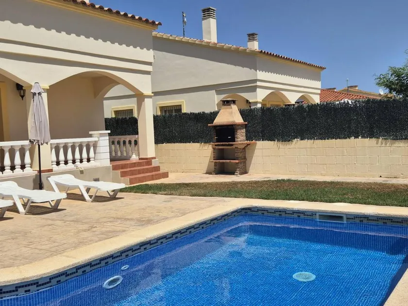 Cozy house with private pool, Wi-Fi, pet-friendly, near the beach - Image 1