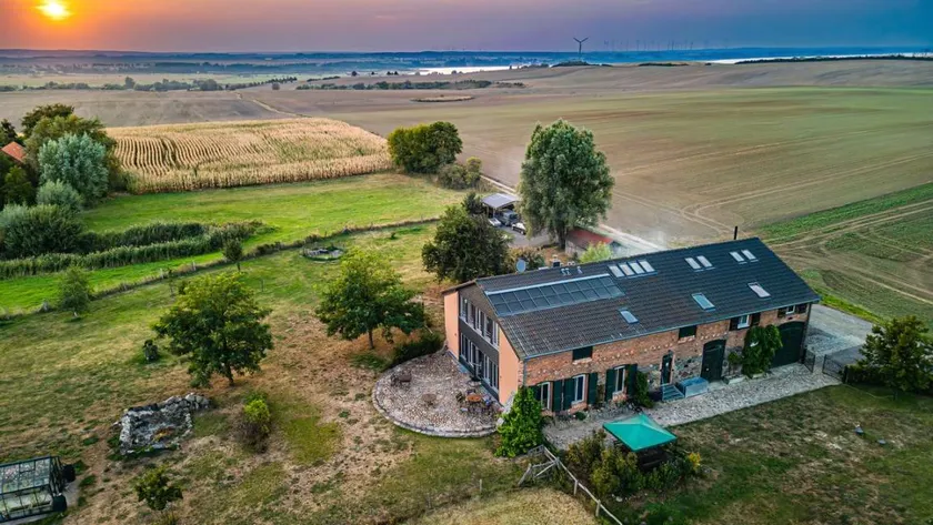 Holiday home with terrace, garden & BBQ | Panoramic view - Image 1