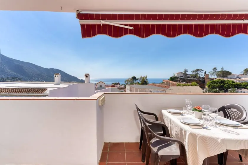 Holiday Home 'Casa Centro' with Sea View, Wi-Fi and Air Conditioning - Image 1