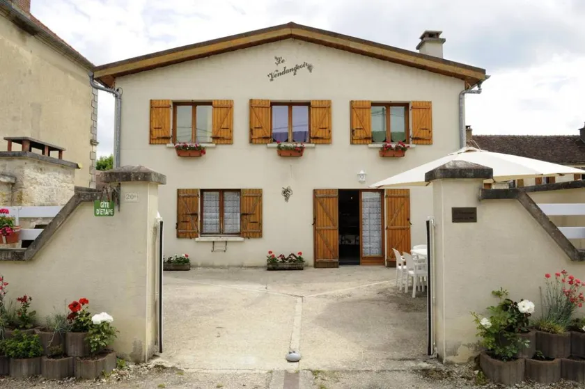 Cottage with barbecue, terrace & garden - Image 1