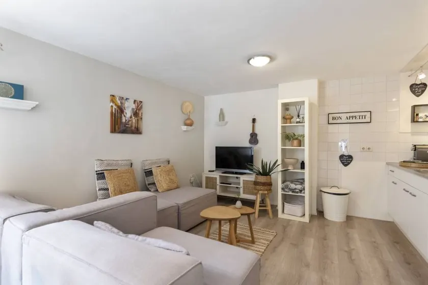 Flat with terrace & sauna - Image 1