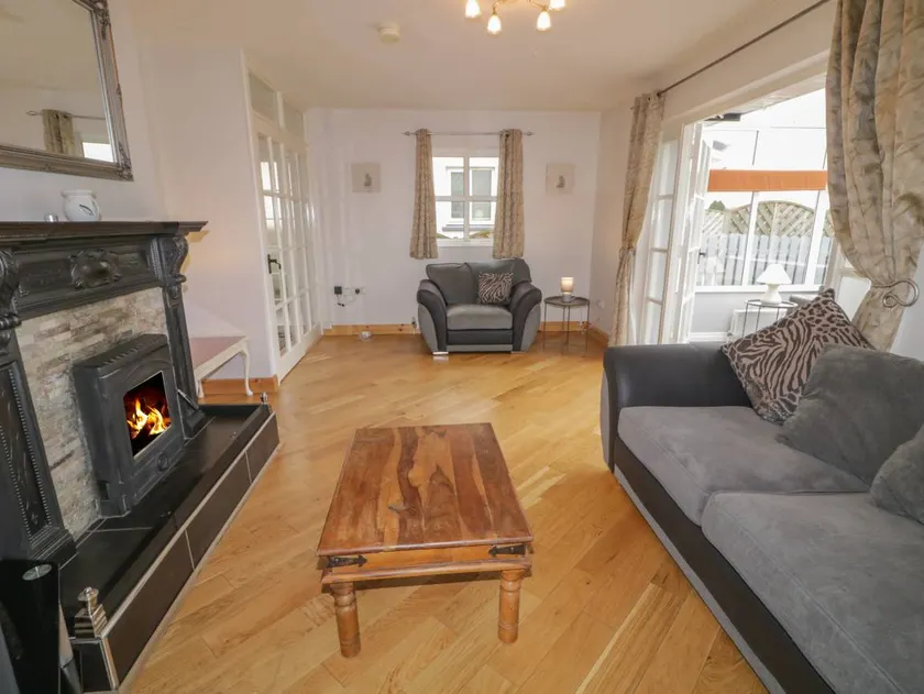 Cottage with garden & barbecue - Image 1