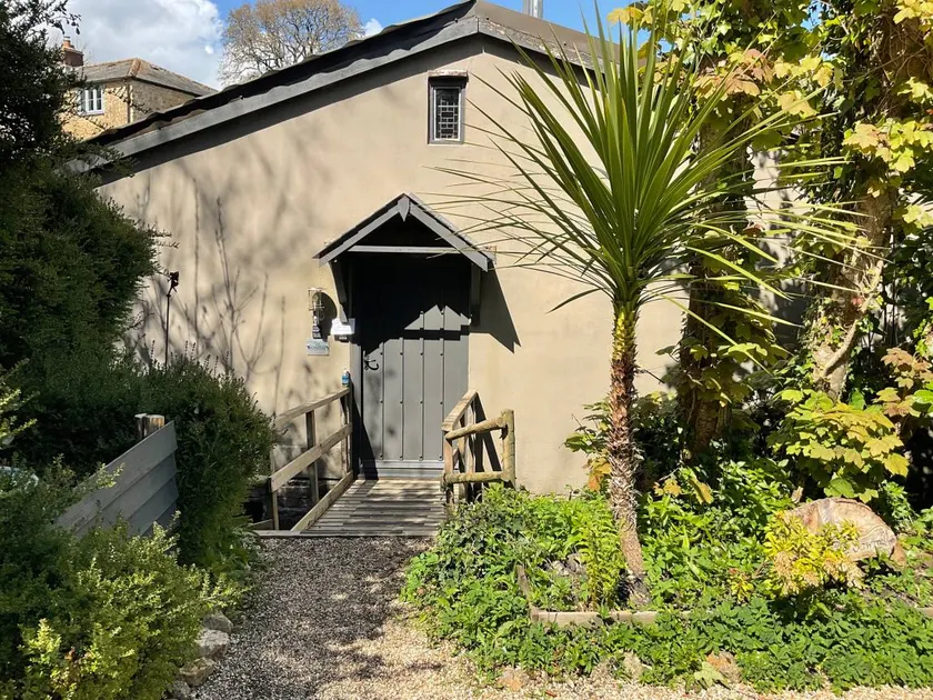 Fully equipped lovely cottage with garden | Pet-friendly - Image 1