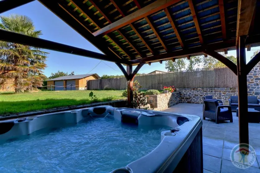 Gite with terrace, barbecue & garden - Image 1