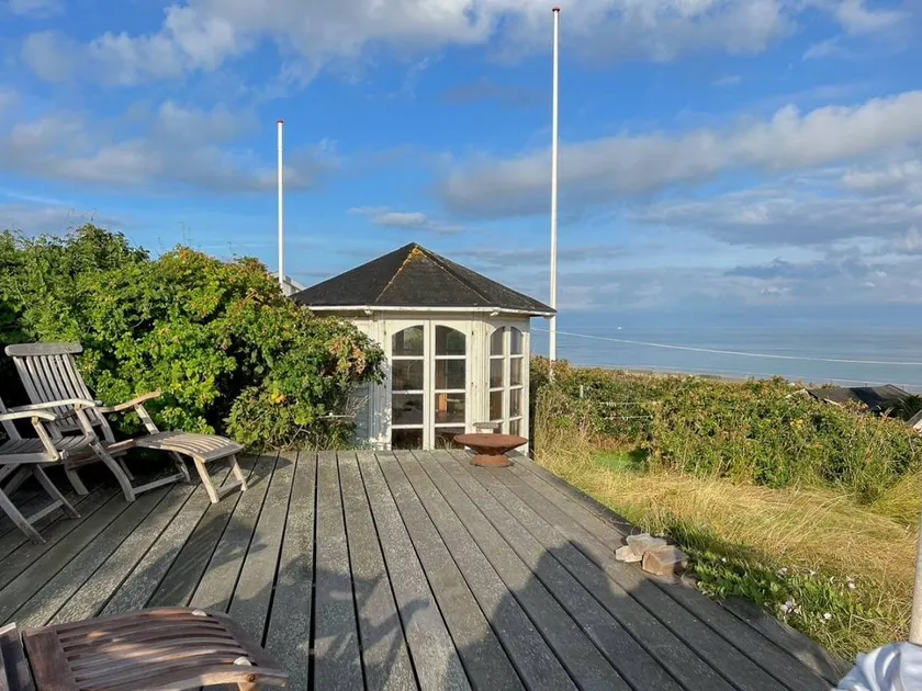 Bright beach villa with sea views to Hesselø Bay - Image 1