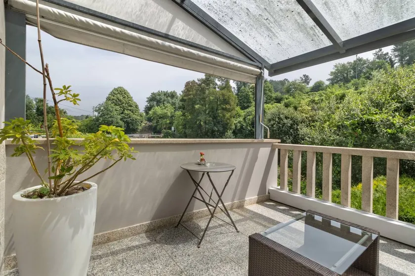 Appartamento con giardino, terrazza e piscina | Vista sul giardino | Ideale per il telelavoro - Image 1