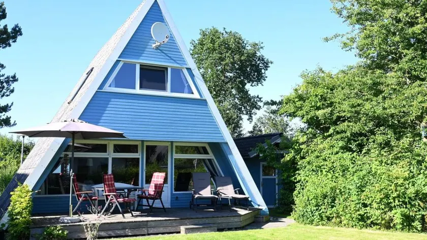 Holiday home with garden & terrace | Garden view - Image 1