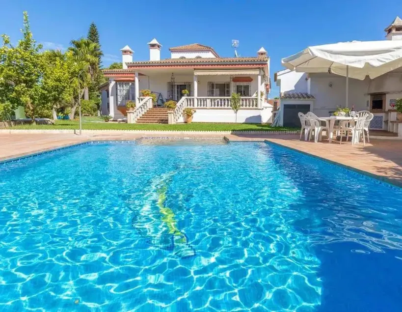 Fully equipped ample holiday home with terrace, garden & barbecue | Pool view | Pets allowed - Image 1