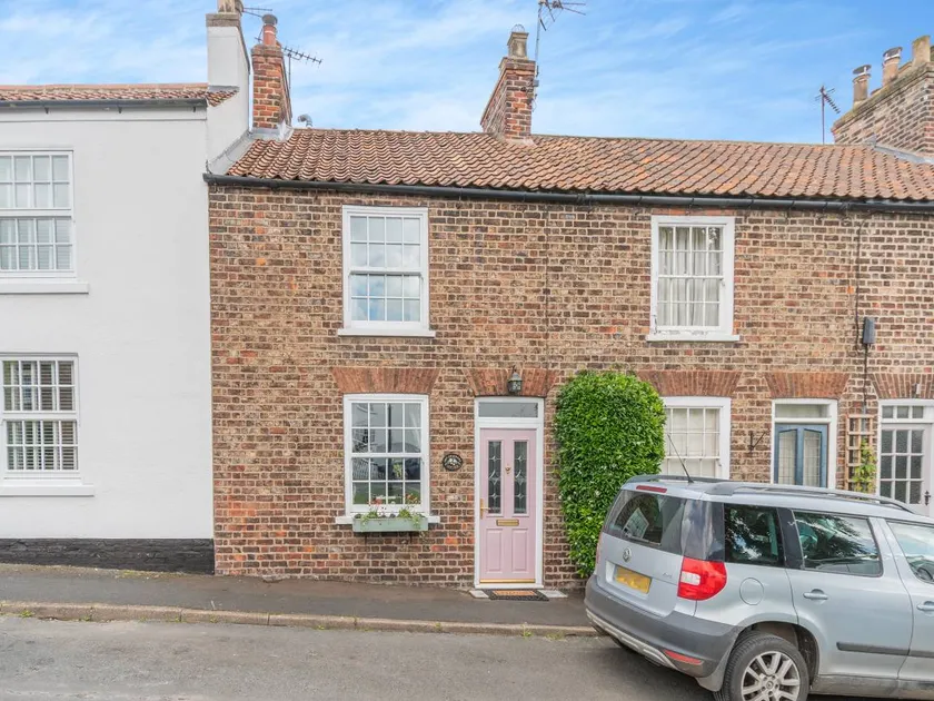 Mrs Crackers Cottage - Image 1