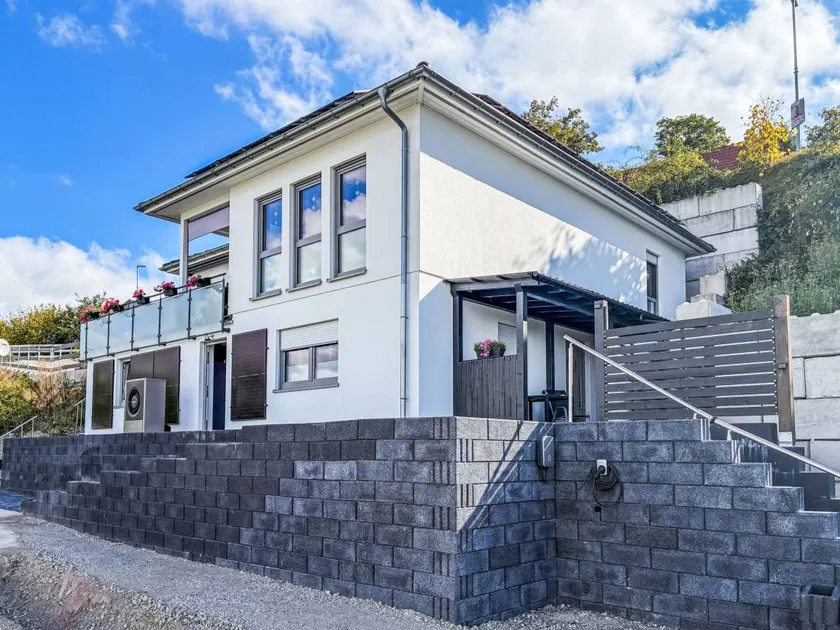 Fully equipped apartment with terrace, garden & barbecue - Image 1