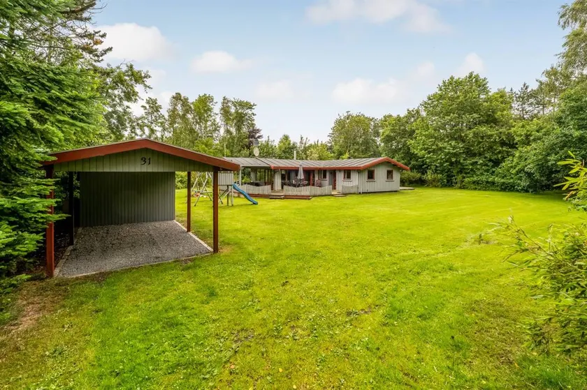 Holiday home with terrace, jacuzzi & barbeque - Image 1