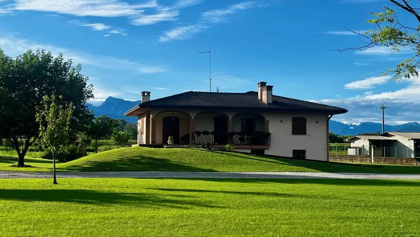 Holiday home with garden & terrace | Panoramic view - Image 1