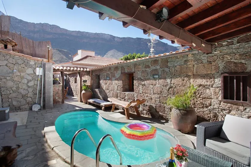 Ferienhaus mit privatem Pool und Terrasse | Bergblick | Perfekt für die Arbeit von Zuhause - Image 1