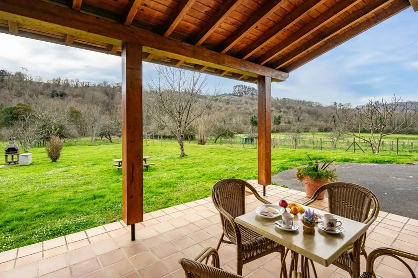 Chalet 'Les Cuartes 2' with Mountain Views, Private Terrace and Private Garden - Image 1