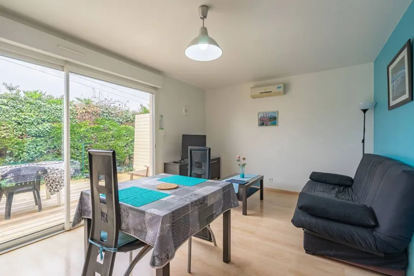Flat with garden, terrace & barbeque - Image 1