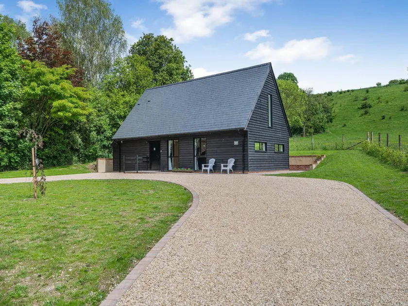 Cottage with garden - Image 1