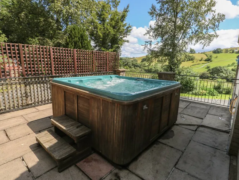 Children-friendly nice cottage with jacuzzi, garden & terrace | Pets are welcome - Image 1