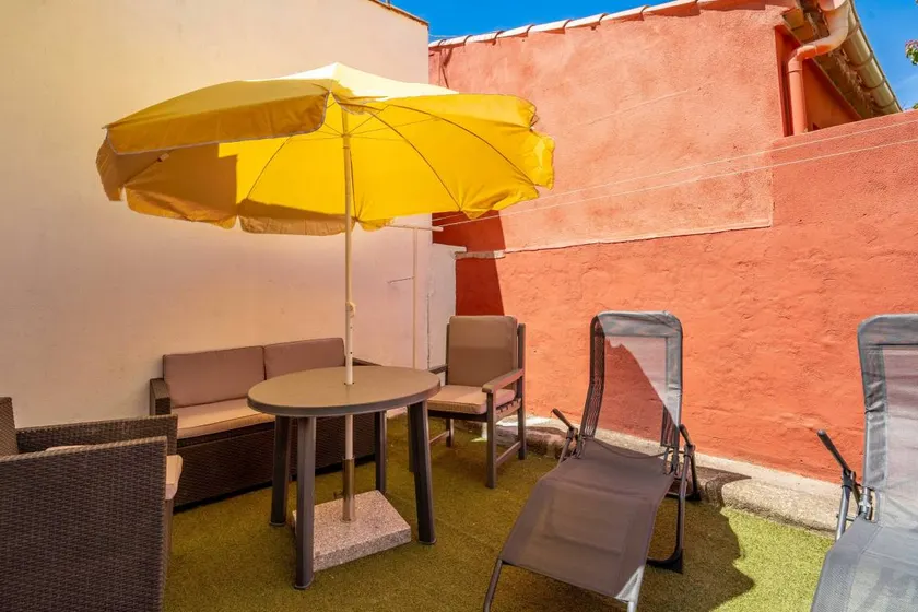 Holiday home with terrace, BBQ & garden | Garden view | Beach nearby | Pets are welcome - Image 1