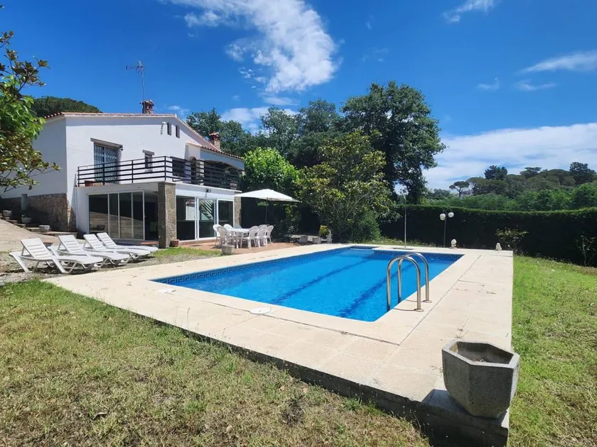 Maison de vacances avec barbecue, piscine privée et jardin - Image 1