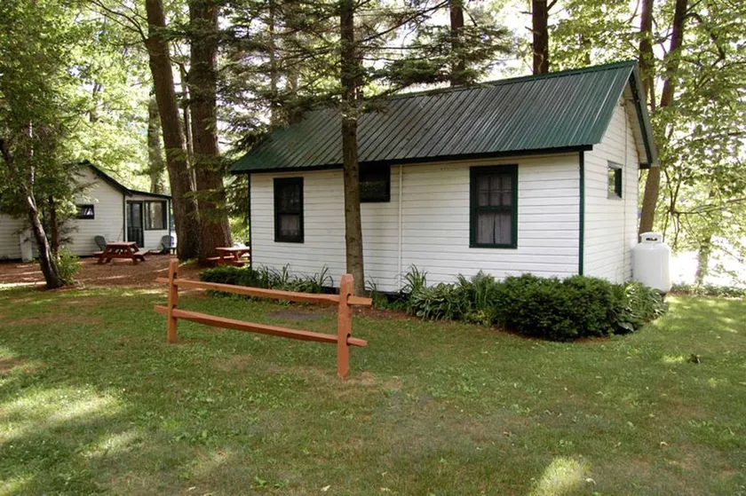 Rustic One-Bedroom Cottages with Free Boat Rentals near Saratoga Springs, New York - Image 1