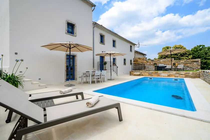 Villa with terrace, garden & BBQ - Image 1