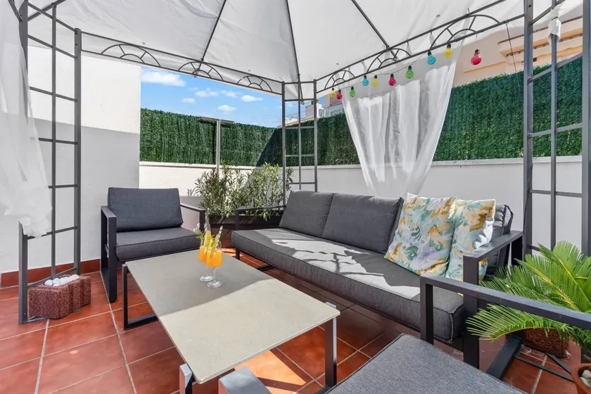 House with terrace | Perfect for remote work - Image 1