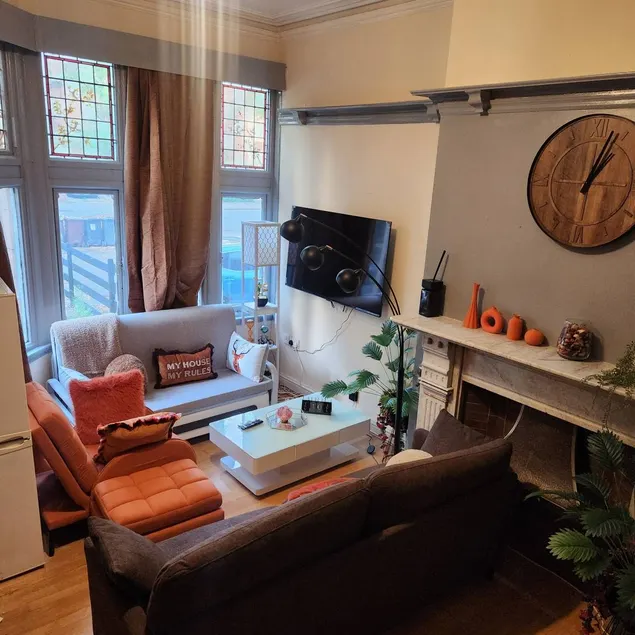 Flat with garden - Image 1