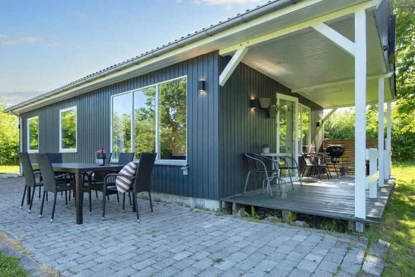 Charming house with terrace - Image 1