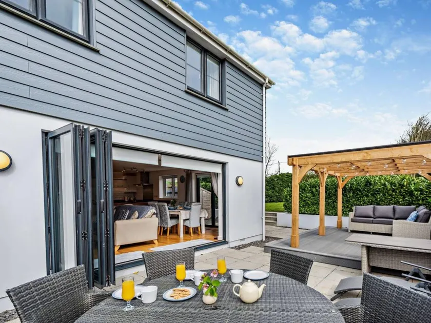 Fully equipped cottage with garden | Pet-friendly - Image 1