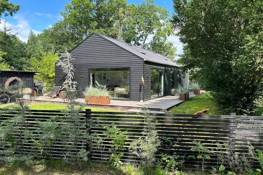 Holiday home with terrace & BBQ - Image 1