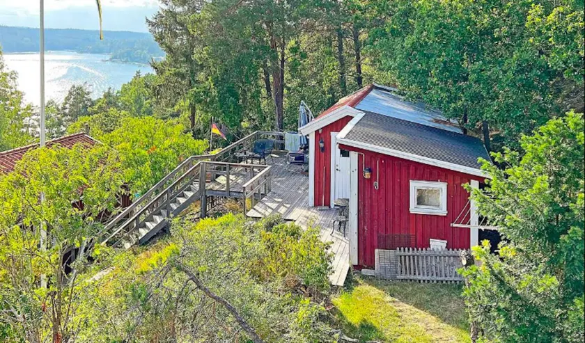 Holiday home with BBQ & terrace - Image 1