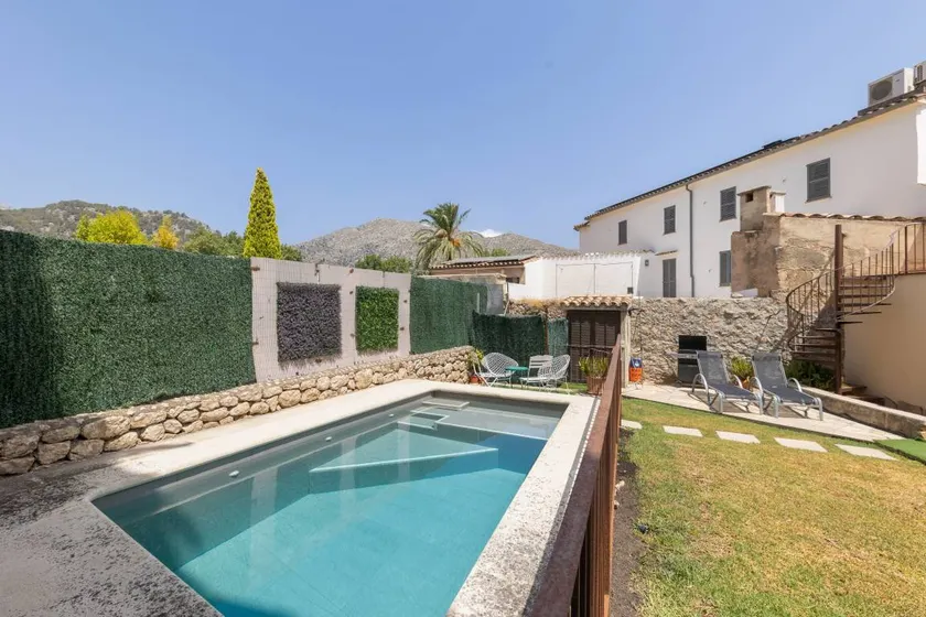 Fully equipped house with terrace, garden & private pool | Garden view | Perfect for remote work | Pets are welcome - Image 1
