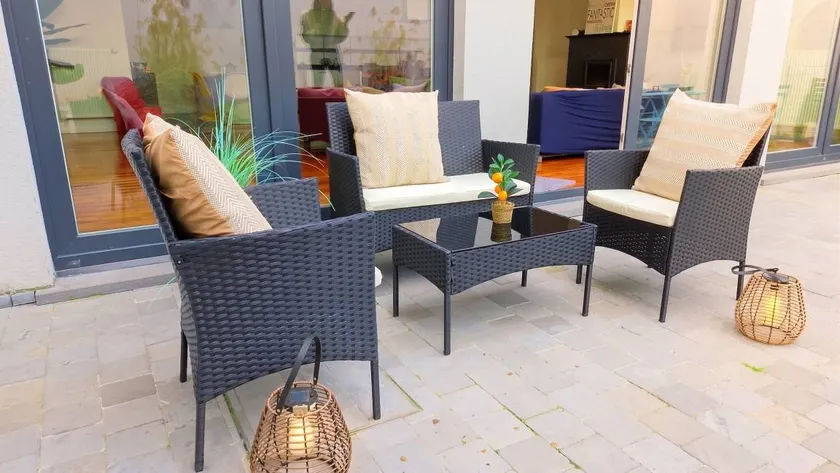 Holiday home with garden & BBQ - Image 1