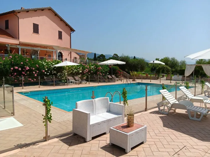 Apartment mit Garten, Terrasse und Pool | Gartenblick - Image 1