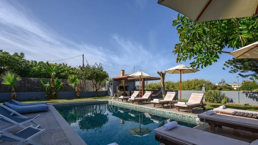 Holiday apartment with private pool, terrace & garden - Image 1