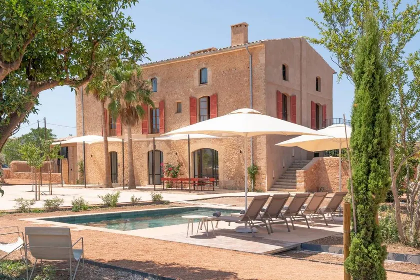 Family-oriented villa with garden, barbeque & pool | Mountain view | Suitable for remote work - Image 1