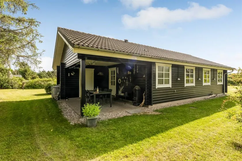 House with terrace, barbeque & garden - Image 1