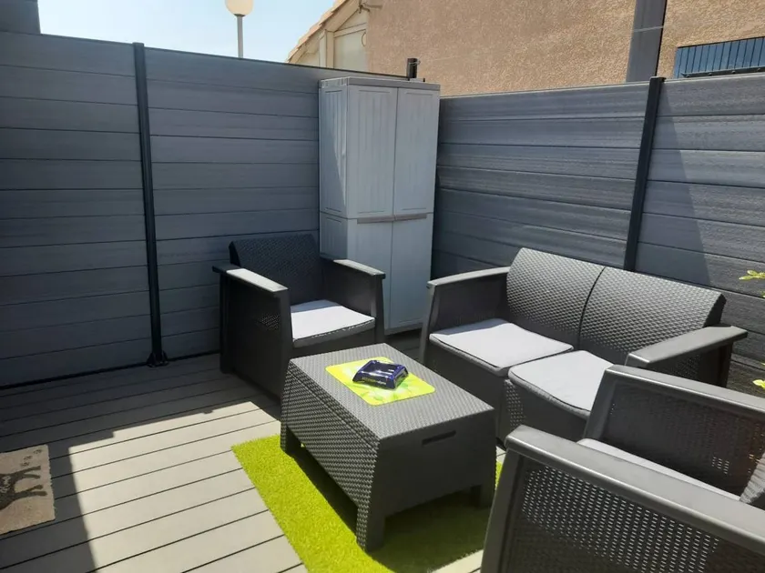 Maison avec terrasse et jardin - Image 1