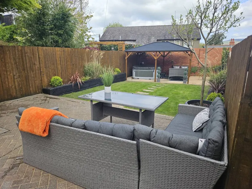 Cottage with terrace, garden & hot tub - Image 1
