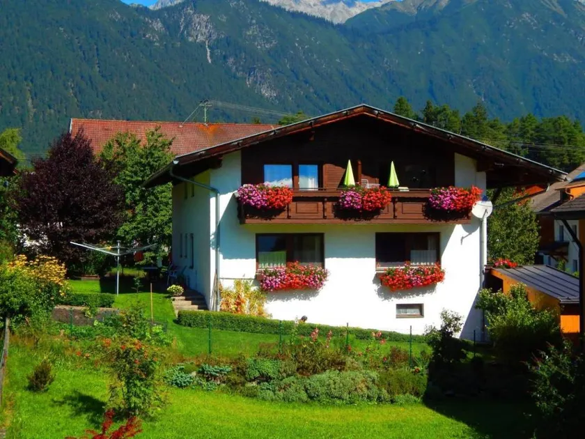Holiday apartment with garden, barbecue & terrace - Image 1