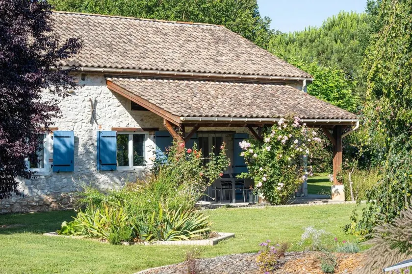 Maravillosa casa rural apropiada para familias con jardín, terraza y barbacoa | Vistas al jardín - Image 1