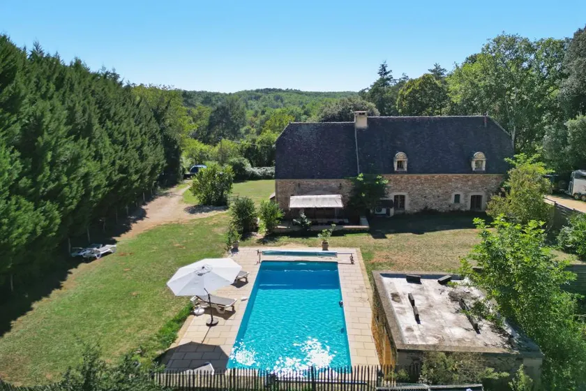 Holiday home with garden, barbecue & heated pool - Image 1