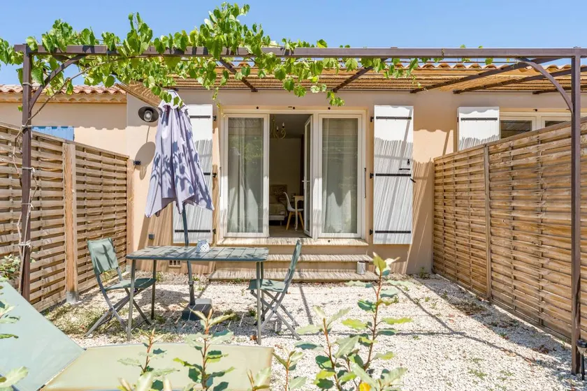 Studio with terrace & garden | Garden view - Image 1