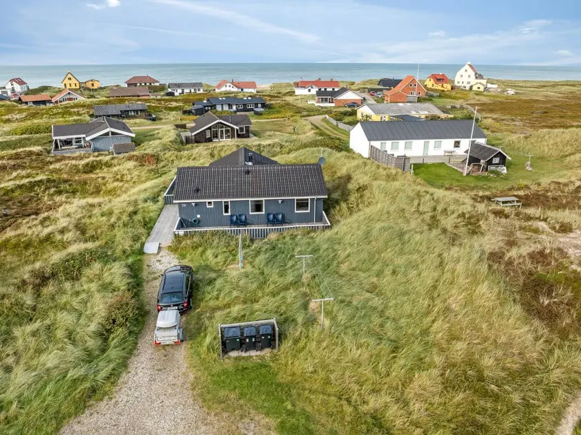 Children-friendly house with sauna & hot tub | Close to the beach | Pets allowed - Image 1