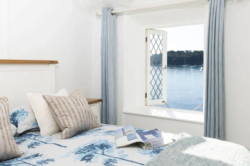 Cottage with garden & BBQ | Water view | Perfect for remote work - Image 1