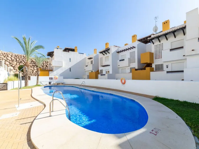 Flat with pool, garden & terrace - Image 1