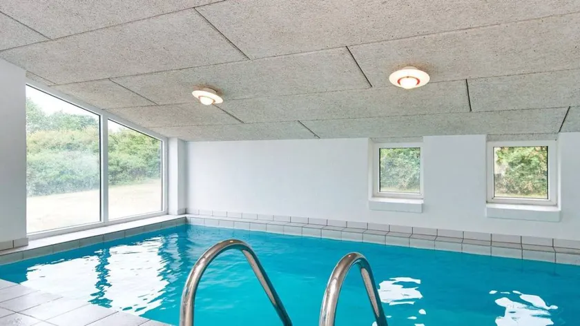 Holiday home with jacuzzi, terrace & sauna | Dogs allowed - Image 1