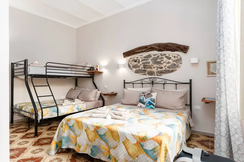 Chambre chez l'habitant avec jardin et internet haut débit | Vue ville - Image 1